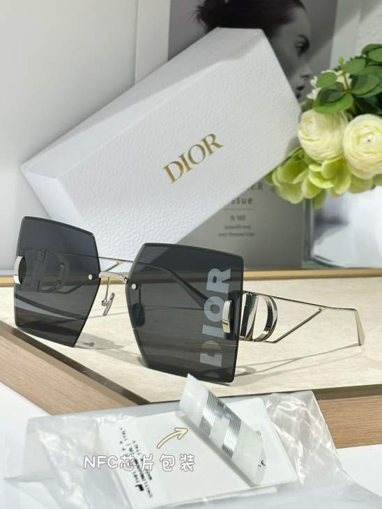 Picture of Dior Sunglasses _SKUfw76705639fw